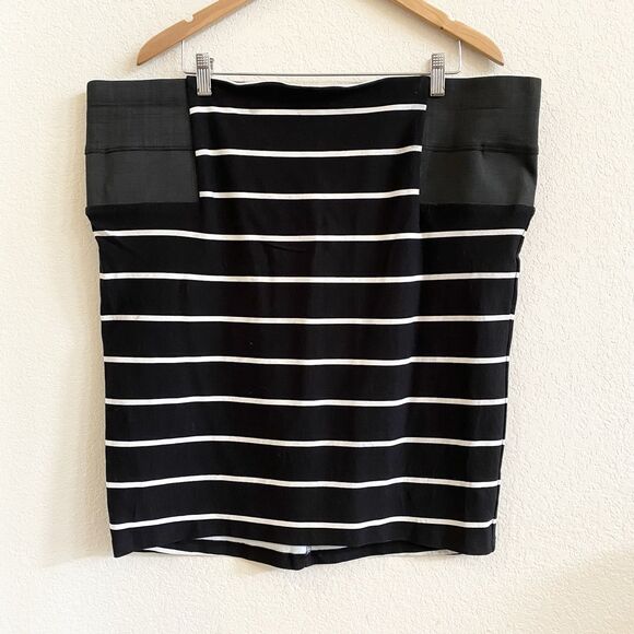 TORRID Black and White Stripe Pull On Pencil Skirt Size 4X Contemporary Stretch - Picture 2 of 11